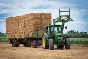 Jak dobrać przyczepę rolniczą do rodzaju transportu? Poradnik