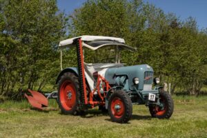 Eicher EM 300 Königstiger – niemiecki „Tygrys Królewski” z przednią osią na resorach