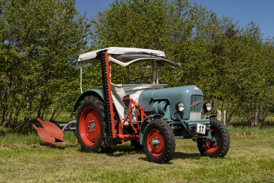 Eicher EM 300 Königstiger – niemiecki „Tygrys Królewski” z przednią osią na resorach