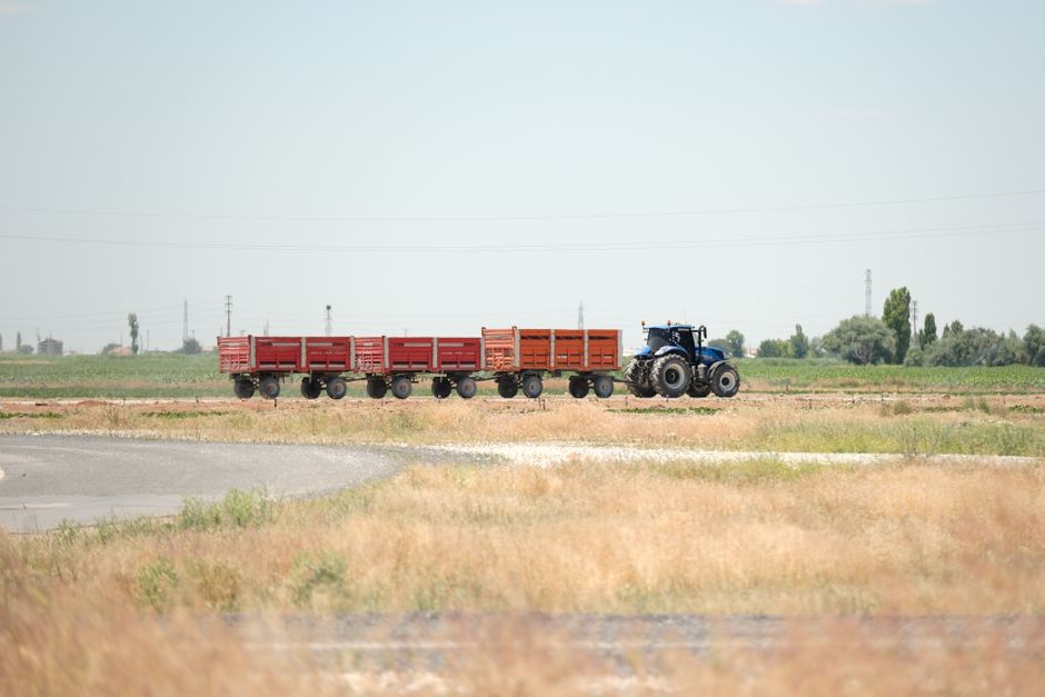 Ile kosztują nowe przyczepy rolnicze na żniwa? Przegląd cen i modeli