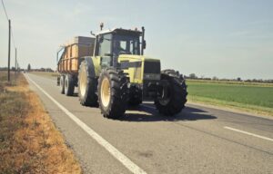 Zezwolenie na szeroką maszynę rolniczą – co musisz wiedzieć?