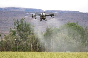 FCC proponuje zakaz sprzedaży dronów rolniczych – DJI ostrzega przed konsekwencjami