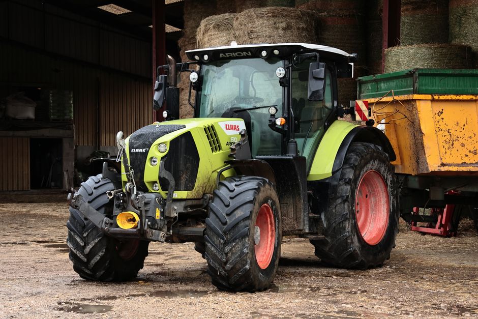 Claas Torion 537 e Sinus: elektryczna ładowarka do obory i na podwórko