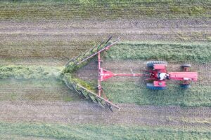 Kverneland wprowadza nowe zgrabiarki Tactus i kosiarki bijakowe Tersus