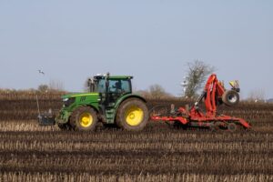 Pöttinger unowocześnia kultywatory SYNKRO – nowe opcje i łatwiejsza obsługa