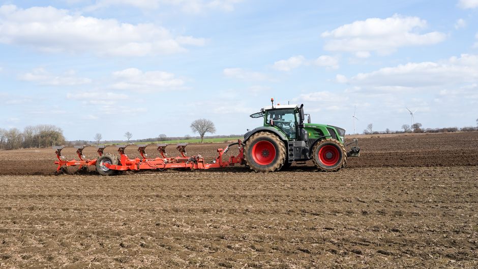 Kverneland 2501 i-Plough: inteligentny pług z funkcją sterowania smartfonem