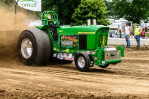 Agro Show 2026 w Bednarach: pokazy polowe, Tractor Pulling i finał „Studenta na Medal”