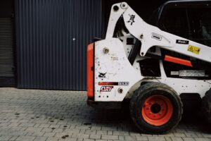 Bobcat L100 debiutuje w Europie – nowa ładowarka kołowa i odświeżona L85