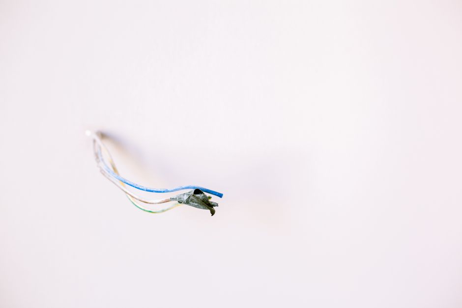 Jak nie naprawiać elektryki w ciągniku – oszczędność 2 zł może kosztować pożar