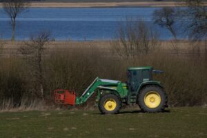 Książę William za kierownicą ciągnika. 25-latek dzierżawi 360 ha od Księstwa Kornwalii